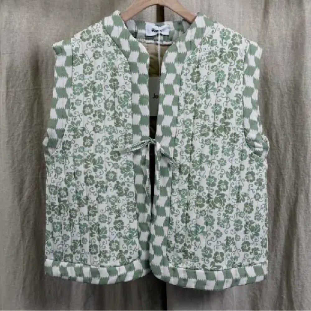 MADE IN ITALY Green Patterned Quilted Vest